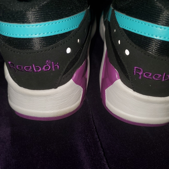 Reebok Aztrek Running Shoes - Picture 2 of 5